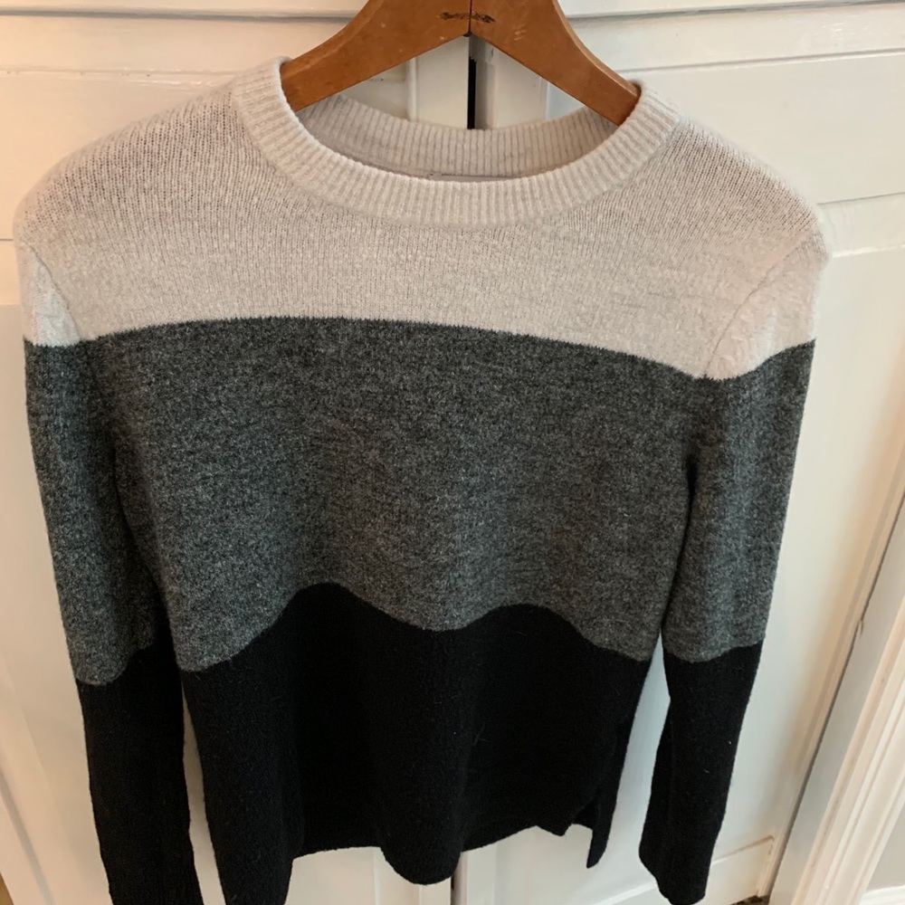 3 color block old navy sweater